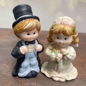 Vintage 1985 Russ Berrie Bride & Groom Salt & Pepper Shakers – Porcelain